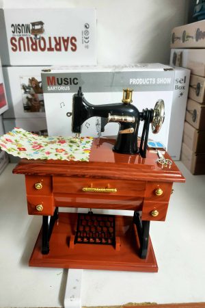 30009 Μουσικό κουτί Ραπτομηχανή