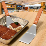 50056  Ανοξείδωτο Φτυάρι με Λοξή Άκρη και Λαβή από Σκληρό Ξύλο